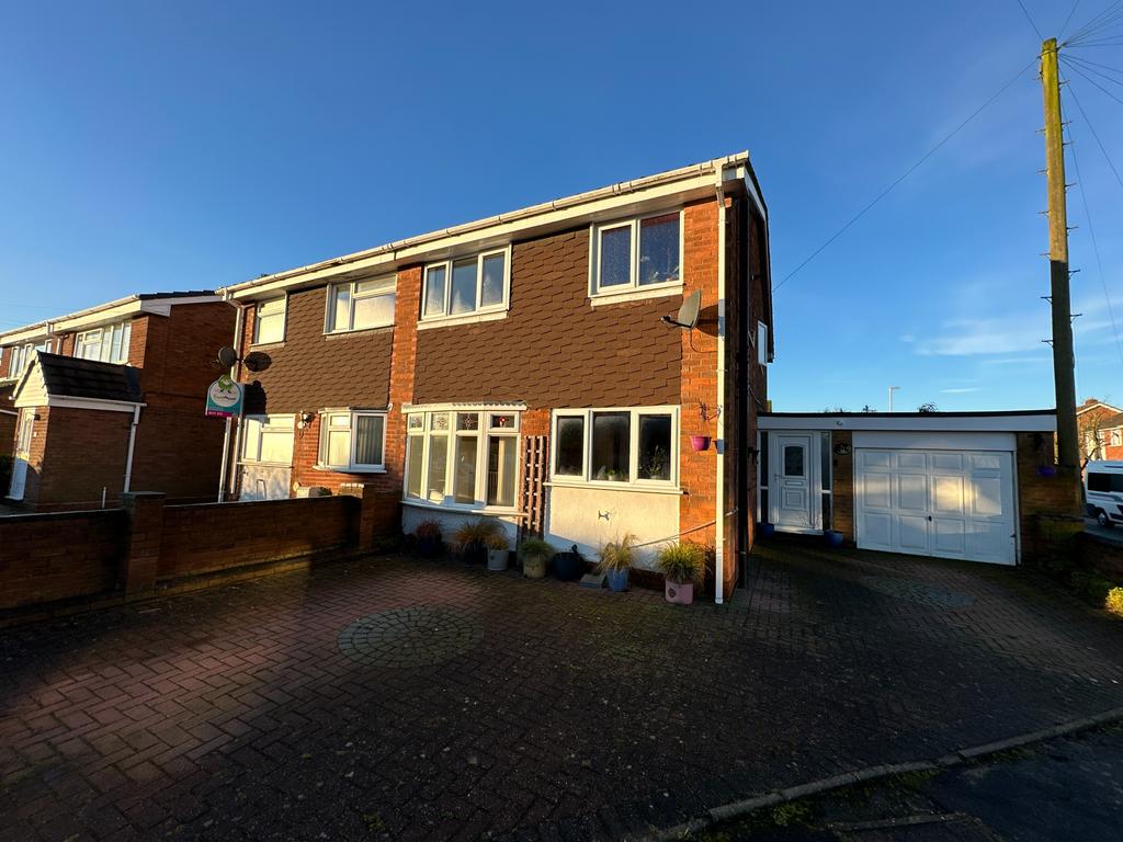 Willow Road, Barton under Needwood, BurtononTrent, DE13 3 bed semi