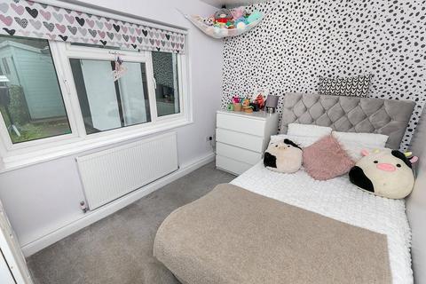 39 Macaulay Road, Caterham, CR3 5HR