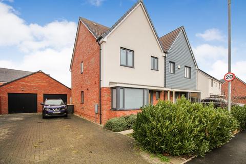 3 bedroom semi-detached house to rent, Ashpole Avenue, Wootton, Bedford