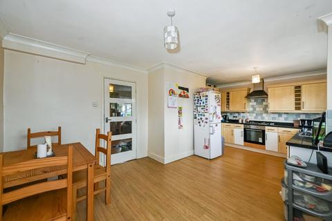 36 Hazelbank Close, Liphook, GU30 7BZ