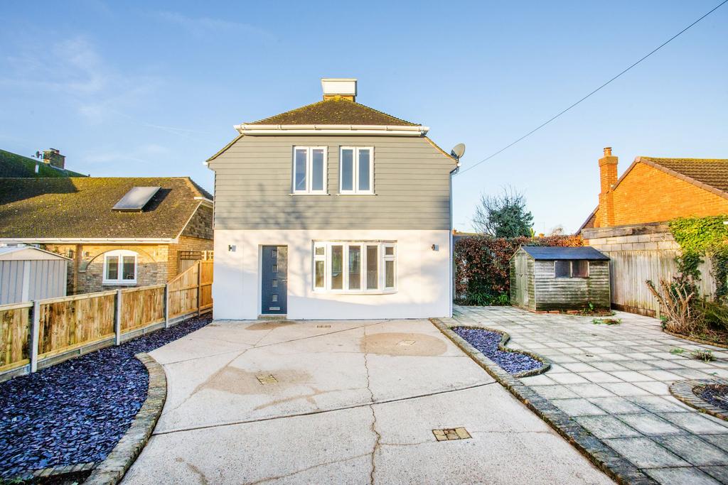 Cliff Avenue, Herne Bay, CT6 3 bed detached house £425,000