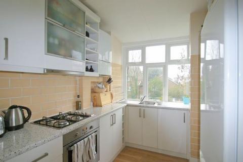 2 bedroom flat to rent, Arlow Road, Winchmore Hill N21