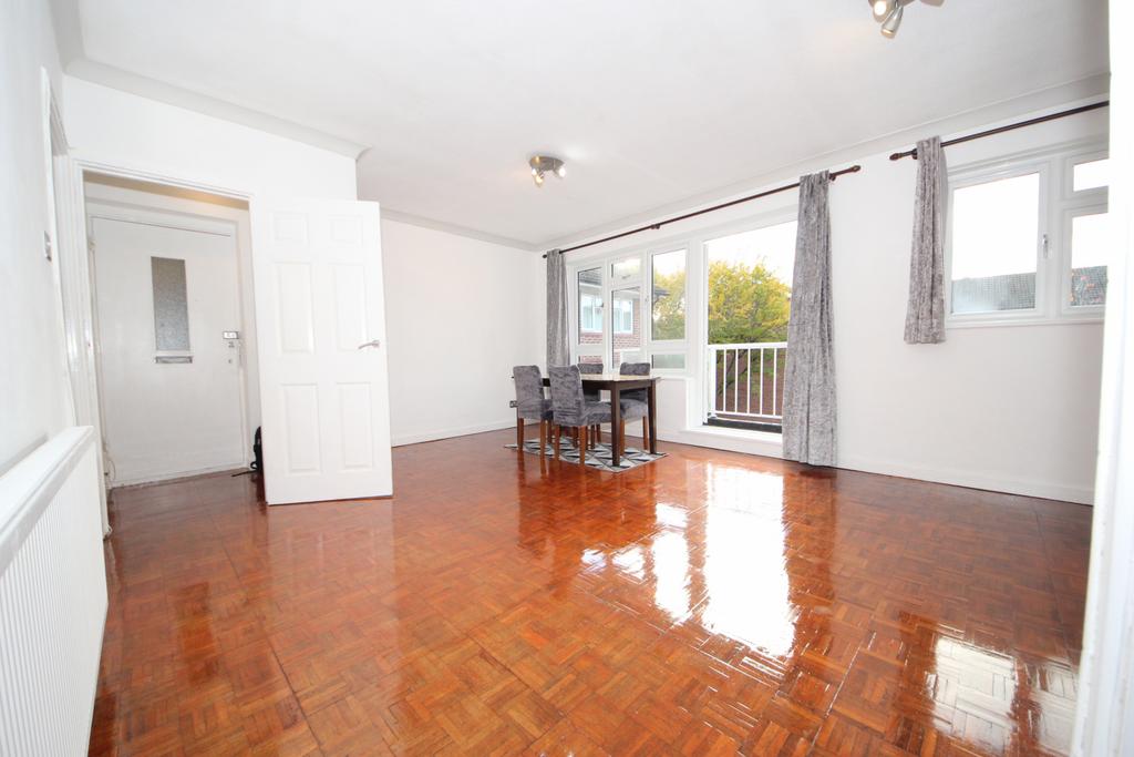 2 bed 2nd floor apartment with balcony