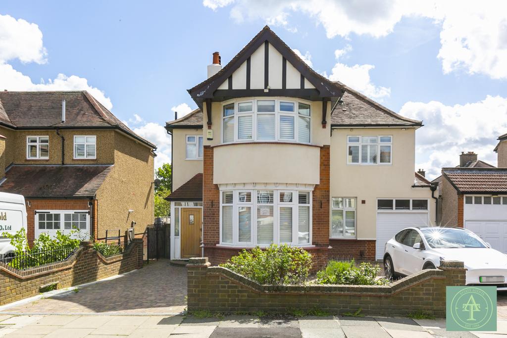4 Bedroom Detached House with 2 office spaces in