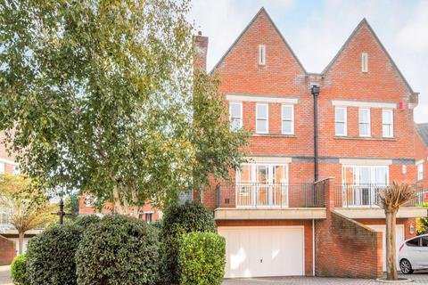22 Pinel Close, Virginia Water, GU25 4SP