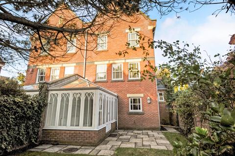 22 Pinel Close, Virginia Water, GU25 4SP