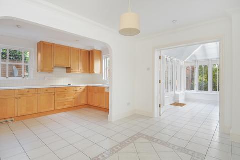 22 Pinel Close, Virginia Water, GU25 4SP