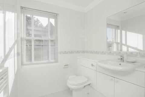 22 Pinel Close, Virginia Water, GU25 4SP