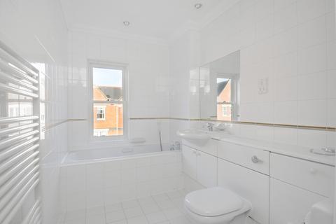 22 Pinel Close, Virginia Water, GU25 4SP