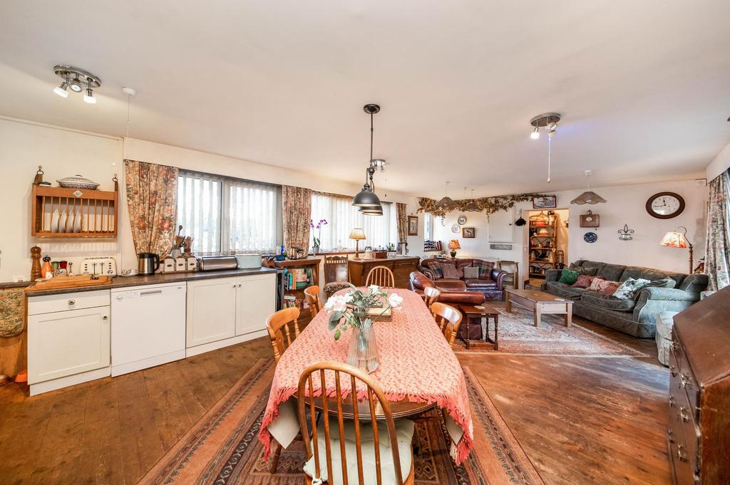 Living dining kitchen