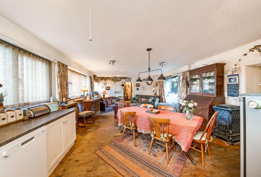 Living dining kitchen