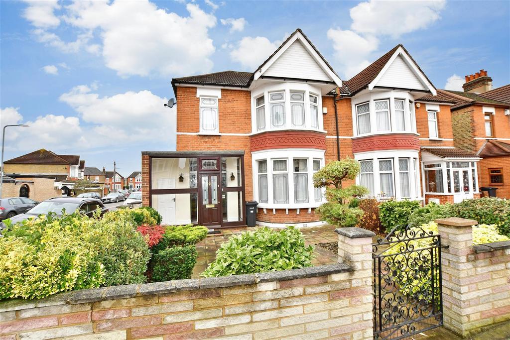 Goodmayes Lane, Goodmayes, Essex 4 bed end of terrace house for sale