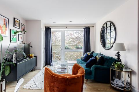 1 bedroom flat for sale, Lomond Grove, London, SE5