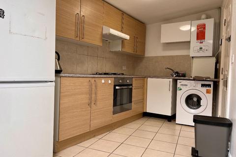 2 bedroom flat to rent, 38 Coombe Road Ground Floor Flat