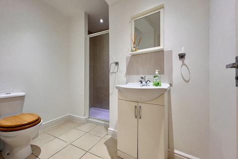 2 bedroom flat to rent, 38 Coombe Road Ground Floor Flat
