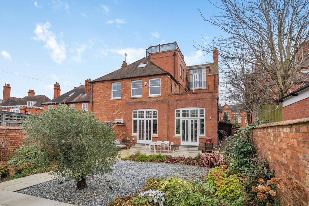 The Drive Abington Northampton, Northamptonshire, NN1 4RY 5 bed semi