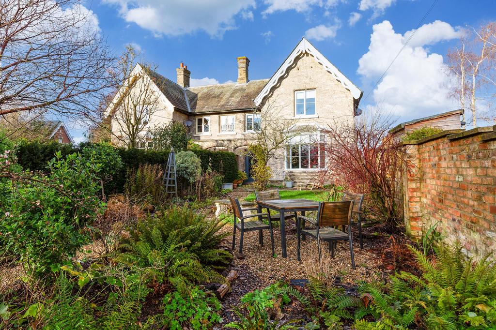 Bell House, Kilnwick Percy, York, YO42 1UF 3 bed character property for