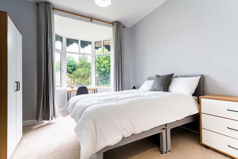 6 bedroom terraced house to rent - Morritt Drive, Halton, Leeds, LS15