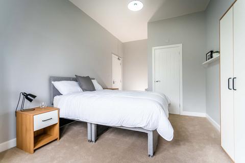 6 bedroom terraced house to rent - Morritt Drive, Halton, Leeds, LS15