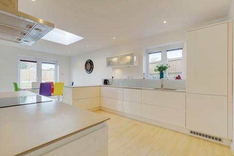 46 Benfleet Park Road, Benfleet, SS7 5HJ