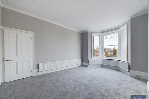 4 bedroom flat to rent - Gondar Gardens , West Hampstead , London