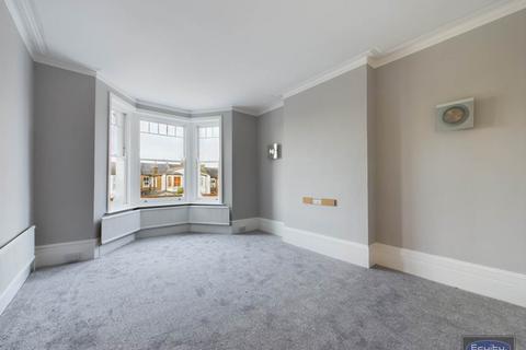 4 bedroom flat to rent - Gondar Gardens , West Hampstead , London