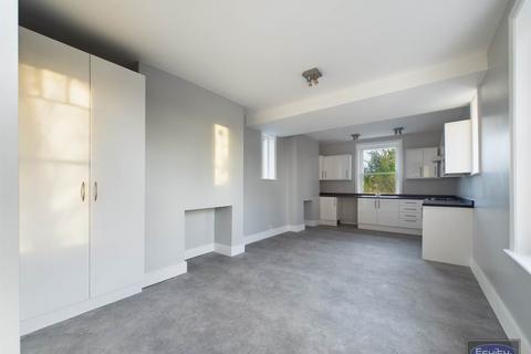 4 bedroom flat to rent, Gondar Gardens , West Hampstead , London
