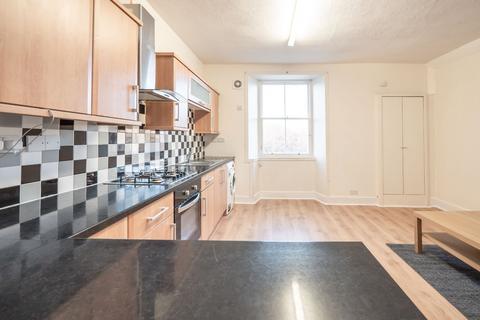 3 bedroom flat to rent, (4f1) Haymarket Terrace, Edinburgh, EH12