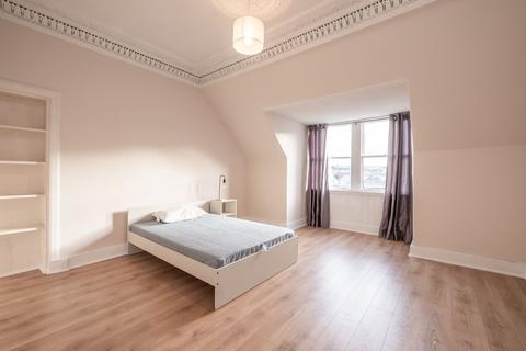 3 bedroom flat to rent, (4f1) Haymarket Terrace, Edinburgh, EH12