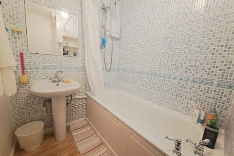 2 Brackley Close, Wallington, SM6 9JR