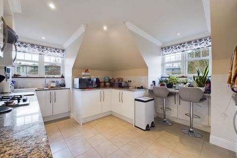 14 Churchview Close, Caterham, CR3 6EZ