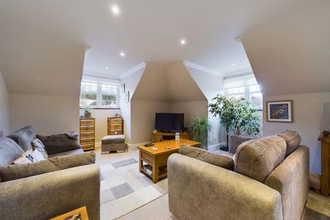 14 Churchview Close, Caterham, CR3 6EZ
