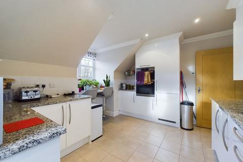 14 Churchview Close, Caterham, CR3 6EZ