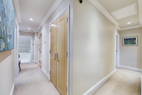 14 Churchview Close, Caterham, CR3 6EZ