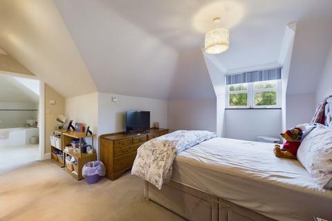 14 Churchview Close, Caterham, CR3 6EZ