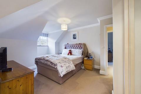 14 Churchview Close, Caterham, CR3 6EZ