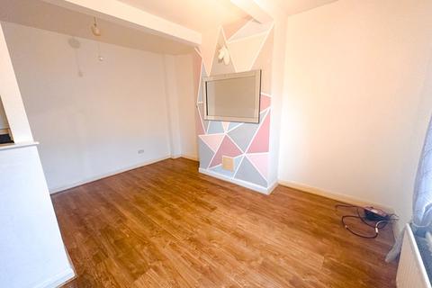 2 bedroom terraced house to rent, Faraday Square, Huddersfield