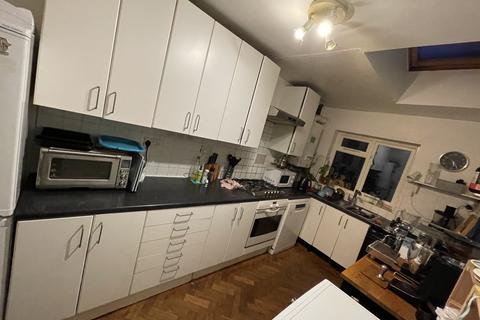 3 bedroom flat to rent, Beverley Gardens, Wembley HA9