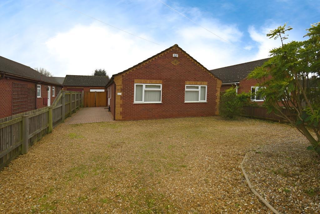 Leverington Common, Leverington, Wisbech, Cambridgeshire, PE13 5BW 3 bed detached bungalow for