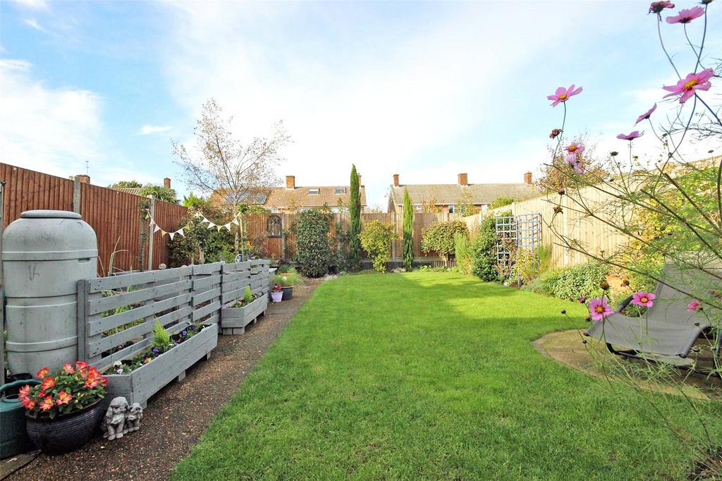 Queens Drive, Bedford, Bedfordshire, MK41 2 bed semidetached house for