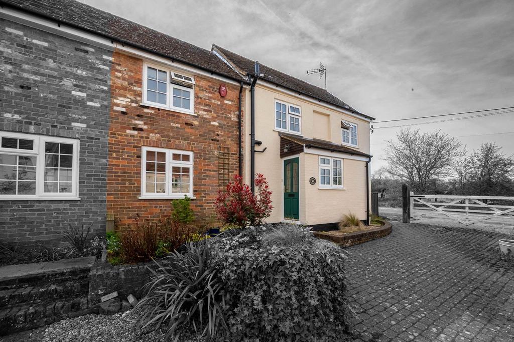 Hollybush Lane, St. Albans AL3 2 bed semidetached house for sale £525,000