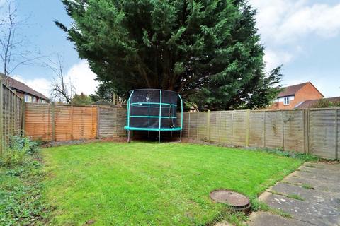 18 Linceslade Grove, Loughton, Milton Keynes, MK5 8DL
