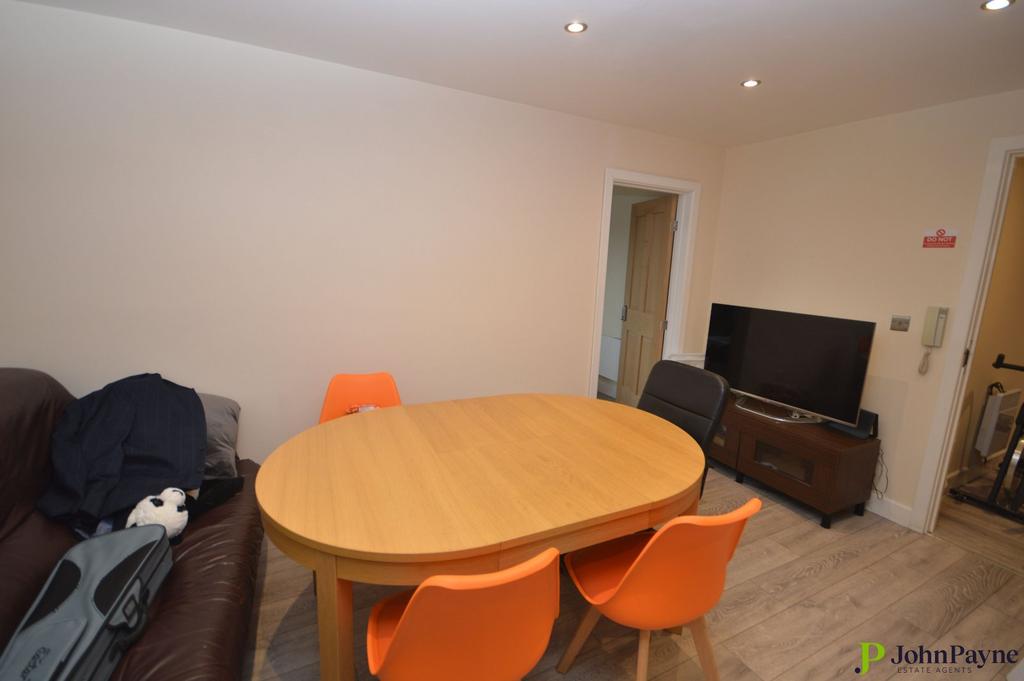 Lounge/Dining Area