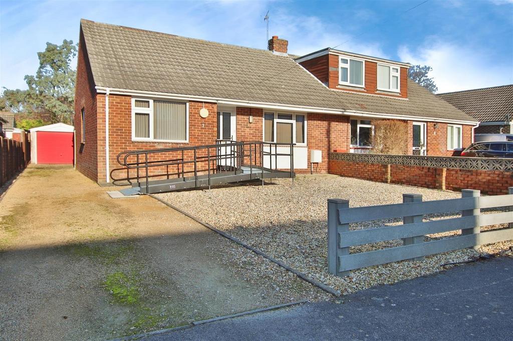 St. Davids Road, Locks Heath, Southampton 3 bed semidetached bungalow