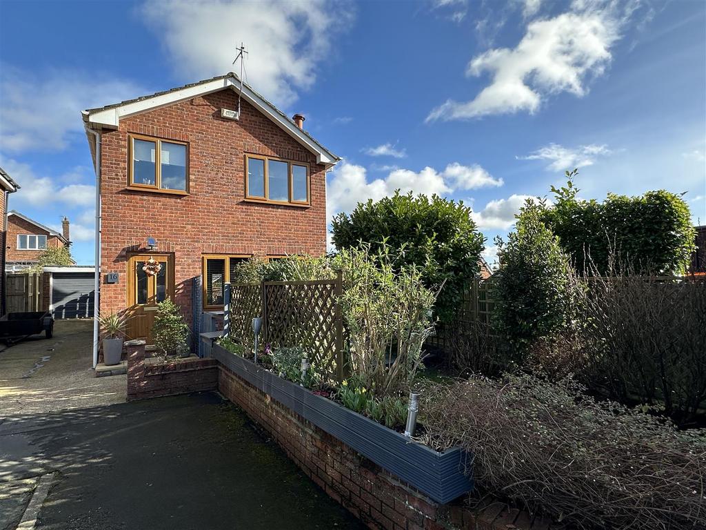 Shelton Avenue, East Ayton, Scarborough 3 bed detached house for sale