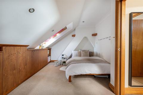 2 bedroom flat for sale, Garratt Lane, Earlsfield, London