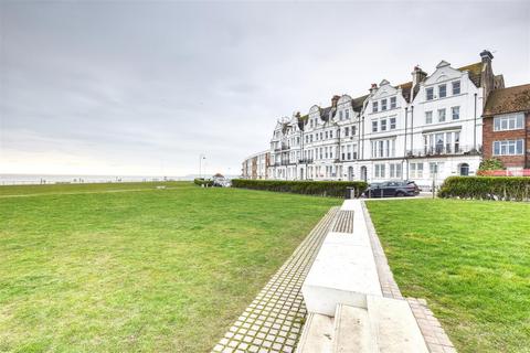 2 bedroom flat for sale, West Parade, Bexhill-On-Sea