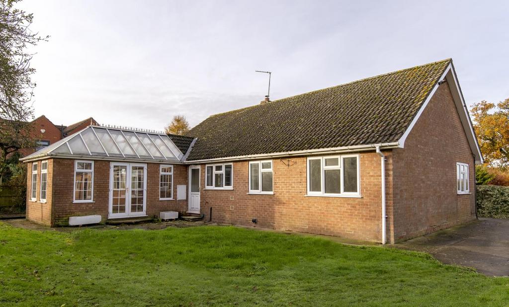 Easingwold Road Huby 3 bed bungalow £1,500 pcm (£346 pw)