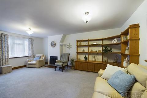 4 Foxearth Spur, South Croydon, CR2 8EP