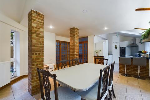 4 Foxearth Spur, South Croydon, CR2 8EP